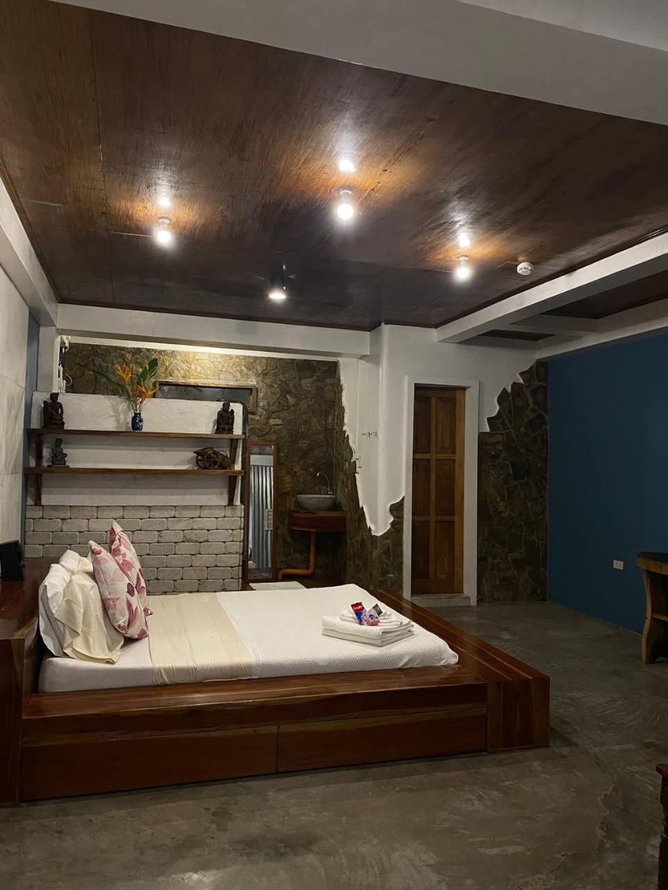 Stone Creek House Bed & Breakfast Romblon Exterior photo