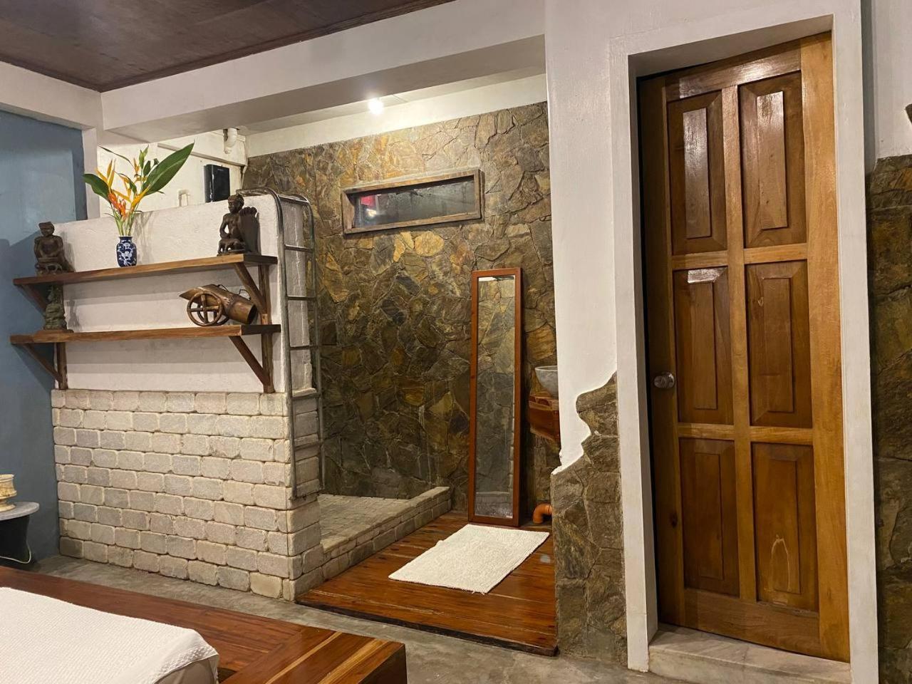 Stone Creek House Bed & Breakfast Romblon Exterior photo